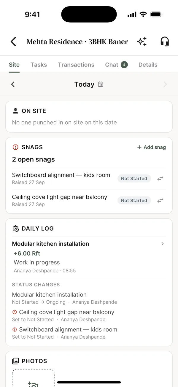 FlowBriq site tab with on-site presence, two open snags and a daily log of modular kitchen installation progress